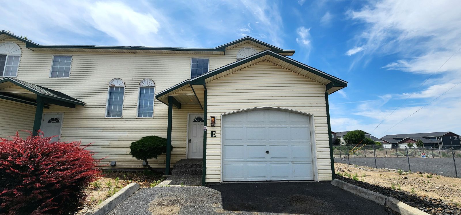 1330 S Skyline Dr - E